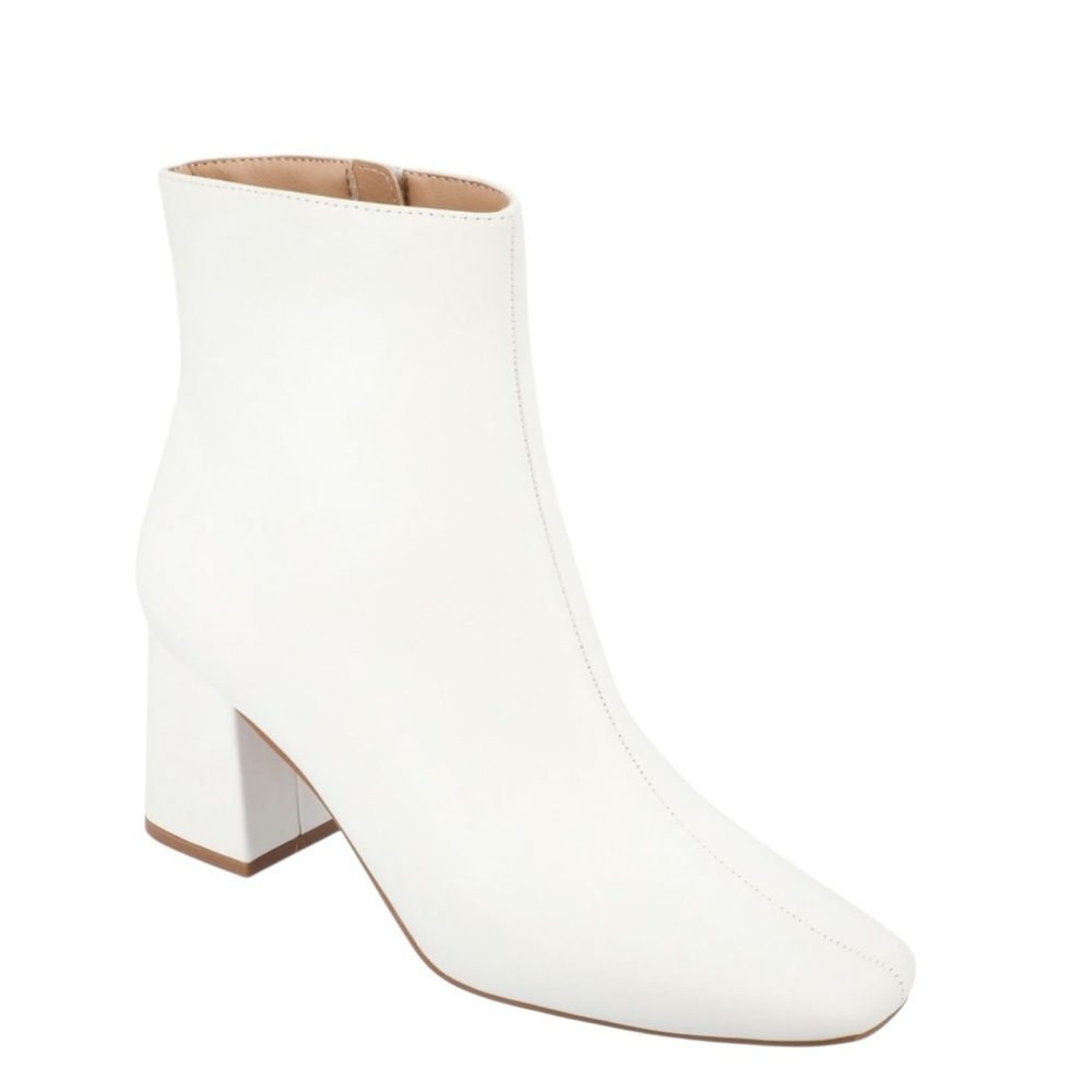 NWT Journee‎ Collection Women's White Booties size 9